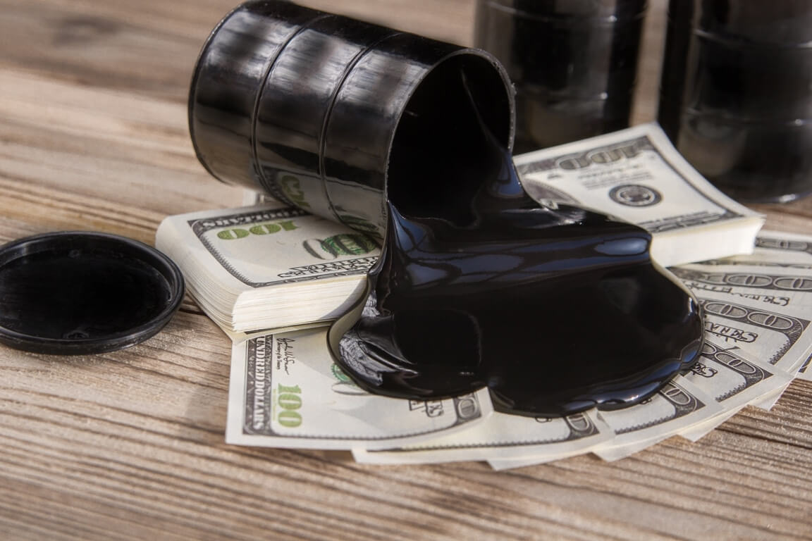 U.S. dollar fluctuated on Monday. How is the euro faring?